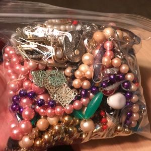 Mixed broken jewelry